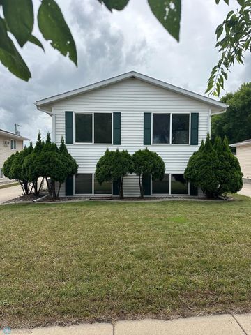 2126 5th Avenue S, Fargo, ND 58103