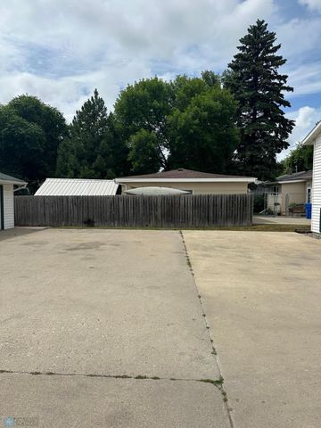 2126 5th Avenue S, Fargo, ND 58103