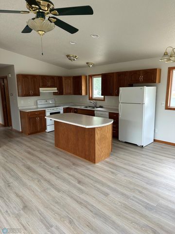 2126 5th Avenue S, Fargo, ND 58103