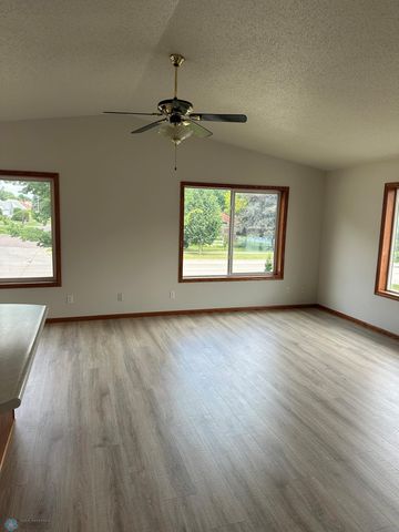 2126 5th Avenue S, Fargo, ND 58103