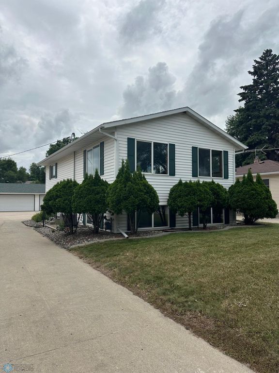 2126 5th Avenue S, Fargo, ND 58103