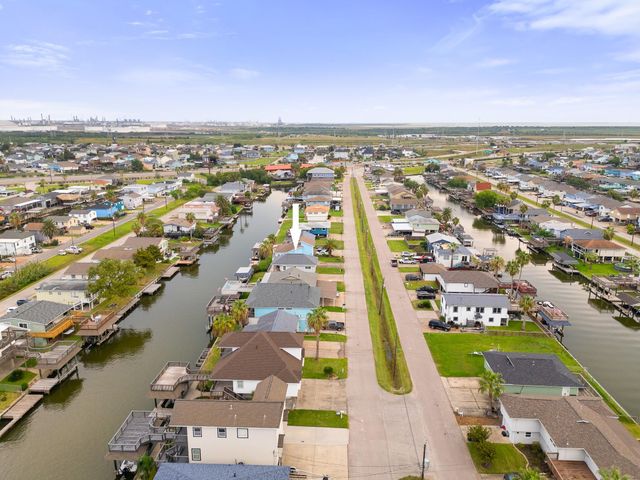 66 Tarpon Street, Bayou Vista, TX 77563