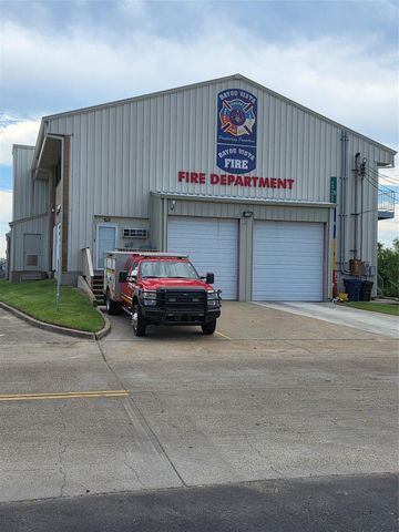 66 Tarpon Street, Bayou Vista, TX 77563