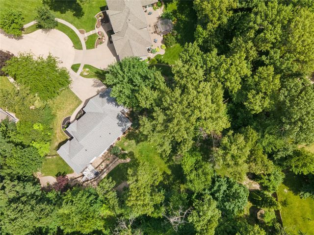3524 River Ridge Ct NE, Cedar Rapids, IA 52402