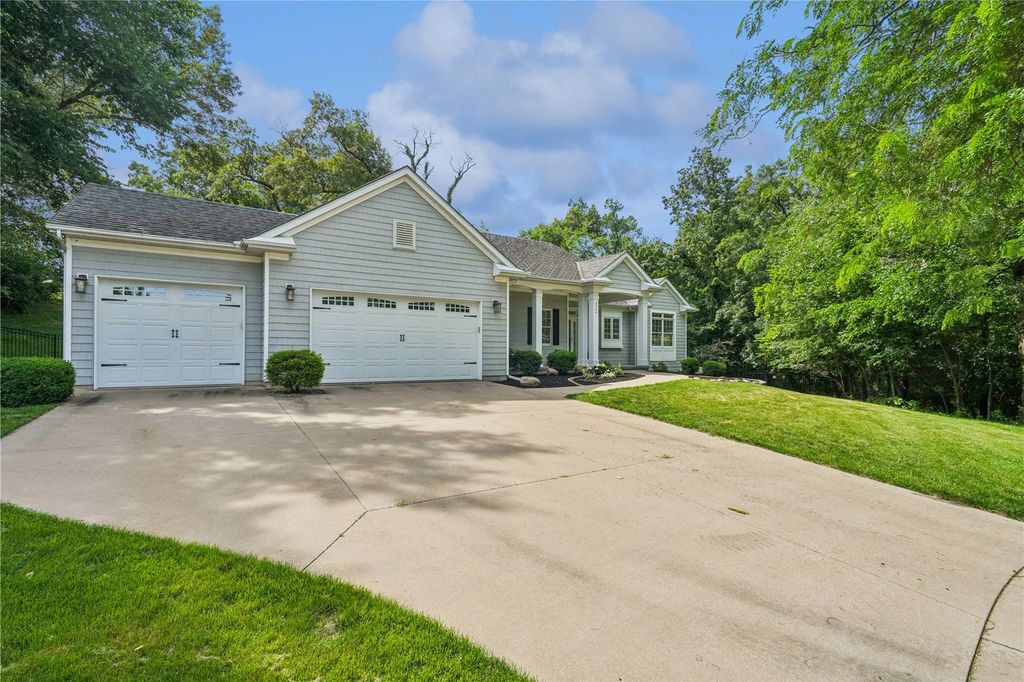 3524 River Ridge Ct NE, Cedar Rapids, IA 52402