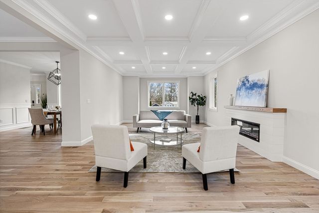 450 Lake St, Haverhill, MA 01832