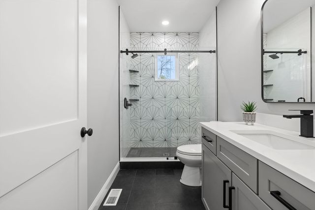 450 Lake St, Haverhill, MA 01832