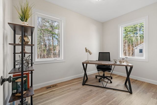 450 Lake St, Haverhill, MA 01832