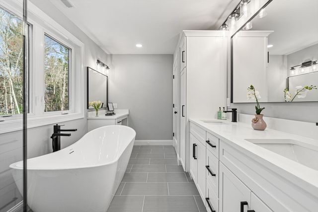 450 Lake St, Haverhill, MA 01832