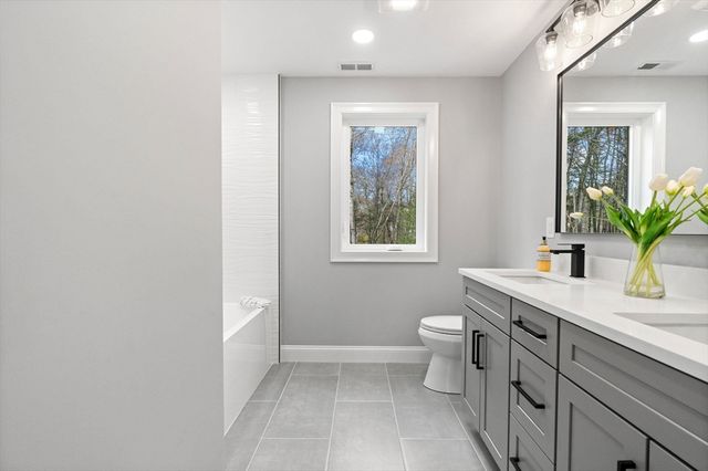 450 Lake St, Haverhill, MA 01832