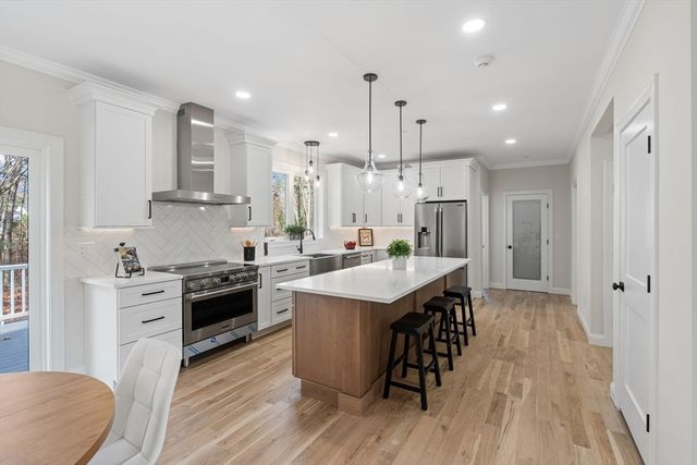 450 Lake St, Haverhill, MA 01832