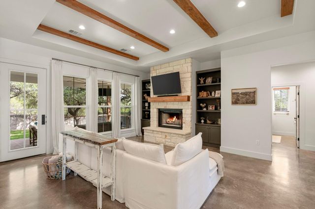 22212 Briarcliff DR, Spicewood, TX 78669