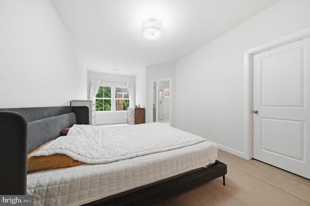 9251 WOOD VIOLET CT, Fairfax, VA 22031