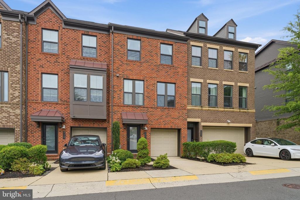 9251 WOOD VIOLET CT, Fairfax, VA 22031