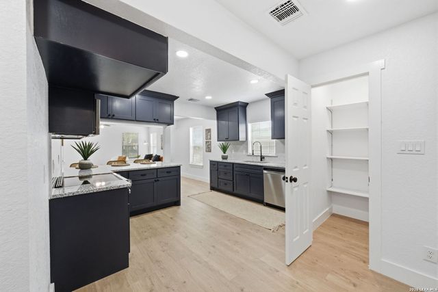 631 W Olmos, San Antonio, TX 78212