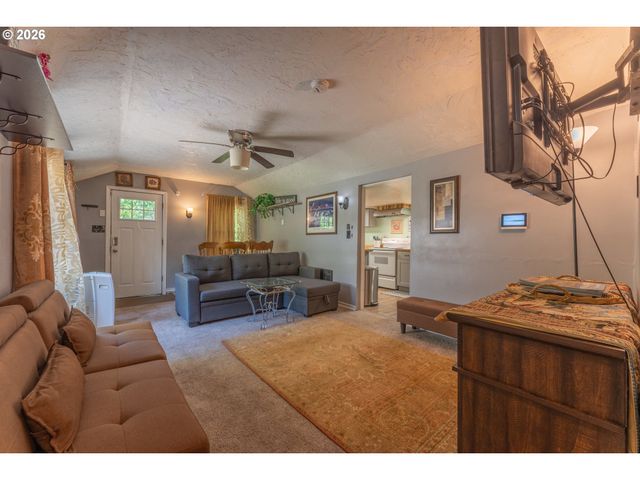 2700 UNDERHILL Ln, West Linn, OR 97068