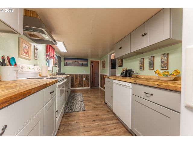 2700 UNDERHILL Ln, West Linn, OR 97068
