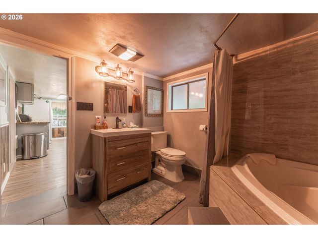 2700 UNDERHILL Ln, West Linn, OR 97068