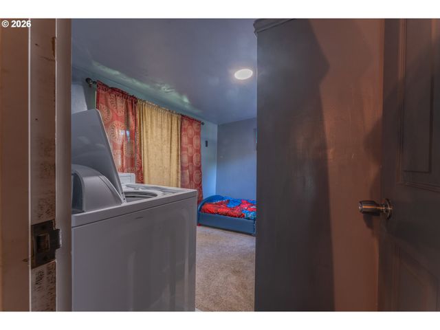 2700 UNDERHILL Ln, West Linn, OR 97068