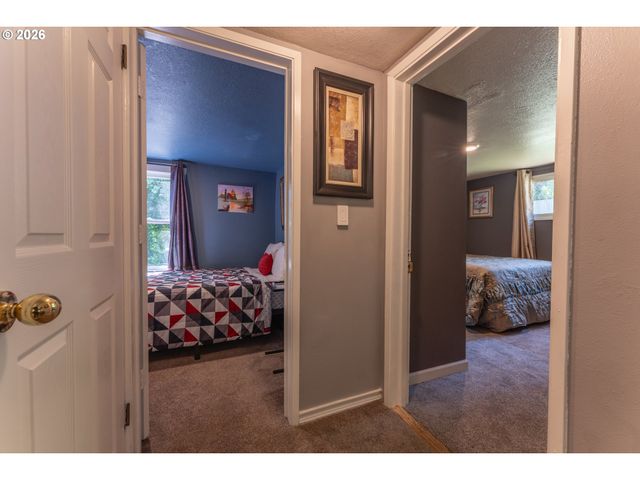 2700 UNDERHILL Ln, West Linn, OR 97068