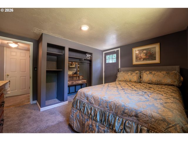 2700 UNDERHILL Ln, West Linn, OR 97068