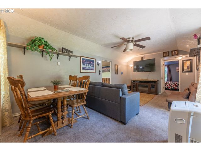 2700 UNDERHILL Ln, West Linn, OR 97068