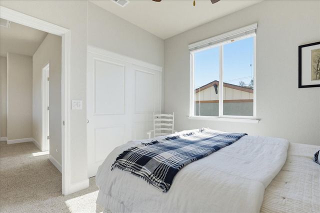 21590 Cascade Crossing Rd, Grass Valley, CA 95949