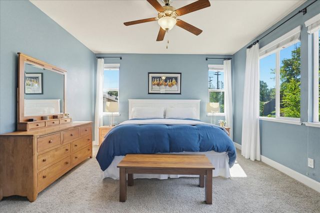 21590 Cascade Crossing Rd, Grass Valley, CA 95949