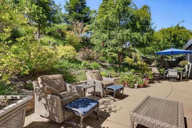 21590 Cascade Crossing Rd, Grass Valley, CA 95949