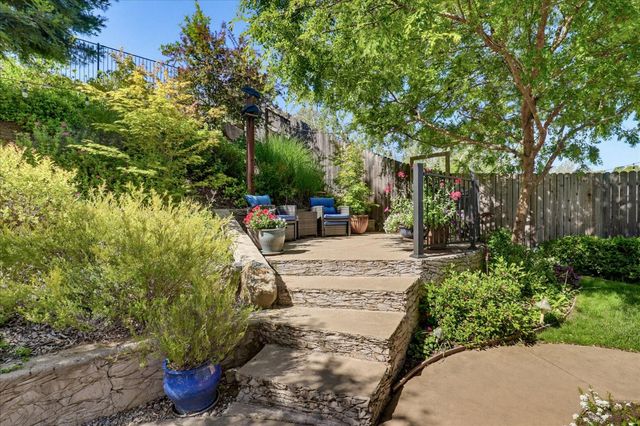 21590 Cascade Crossing Rd, Grass Valley, CA 95949
