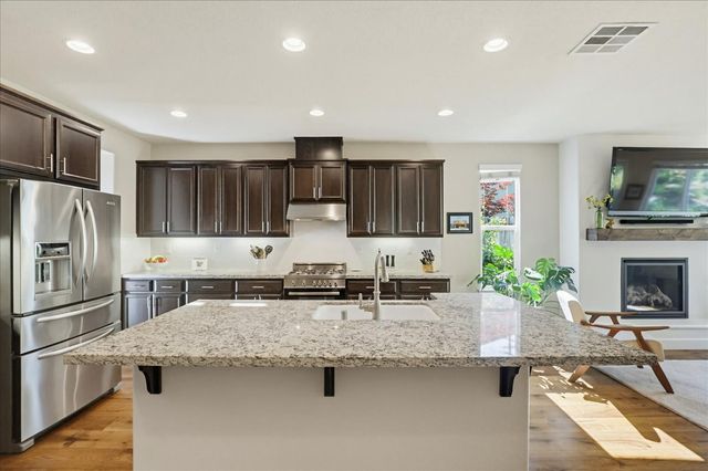21590 Cascade Crossing Rd, Grass Valley, CA 95949