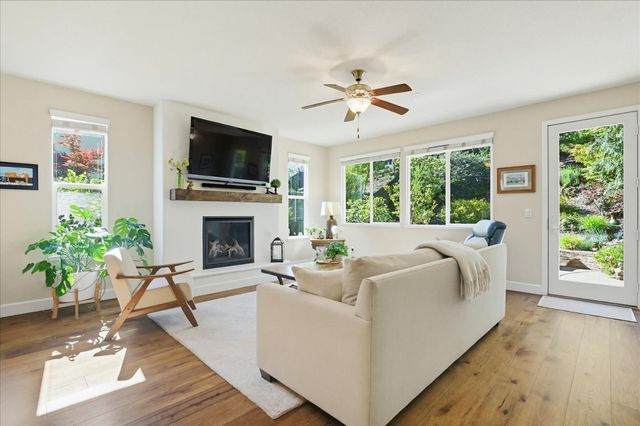 21590 Cascade Crossing Rd, Grass Valley, CA 95949