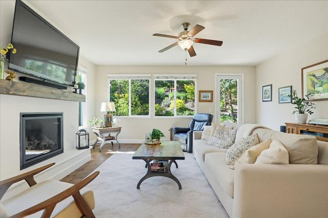 21590 Cascade Crossing Rd, Grass Valley, CA 95949