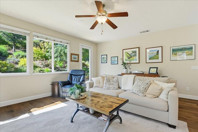 21590 Cascade Crossing Rd, Grass Valley, CA 95949