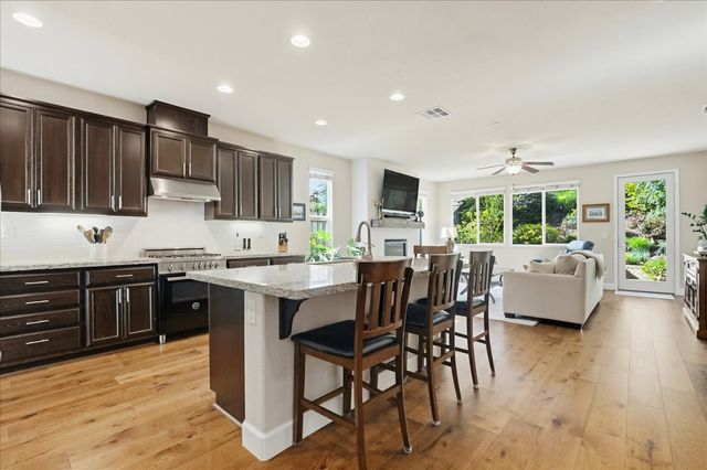 21590 Cascade Crossing Rd, Grass Valley, CA 95949