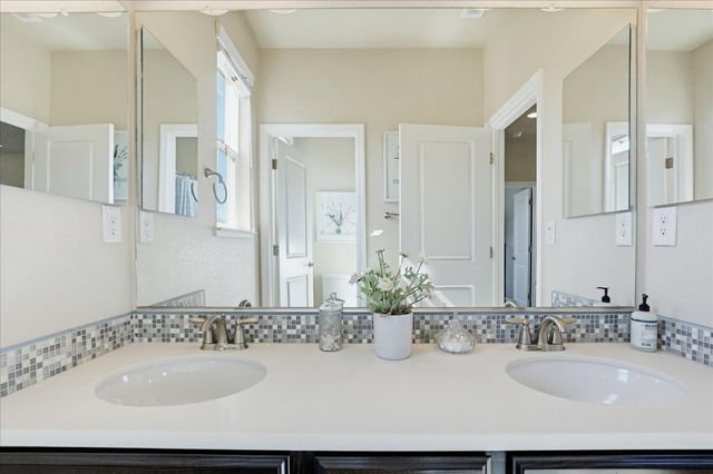 21590 Cascade Crossing Rd, Grass Valley, CA 95949