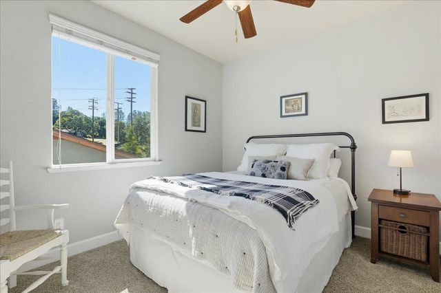 21590 Cascade Crossing Rd, Grass Valley, CA 95949