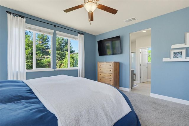 21590 Cascade Crossing Rd, Grass Valley, CA 95949