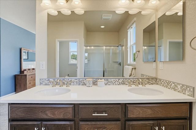 21590 Cascade Crossing Rd, Grass Valley, CA 95949