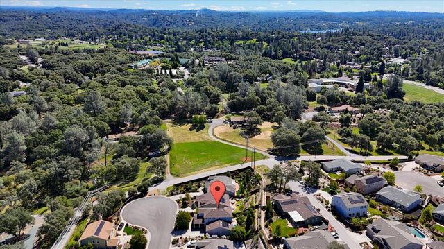 21590 Cascade Crossing Rd, Grass Valley, CA 95949
