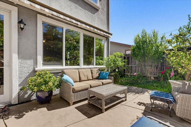 21590 Cascade Crossing Rd, Grass Valley, CA 95949