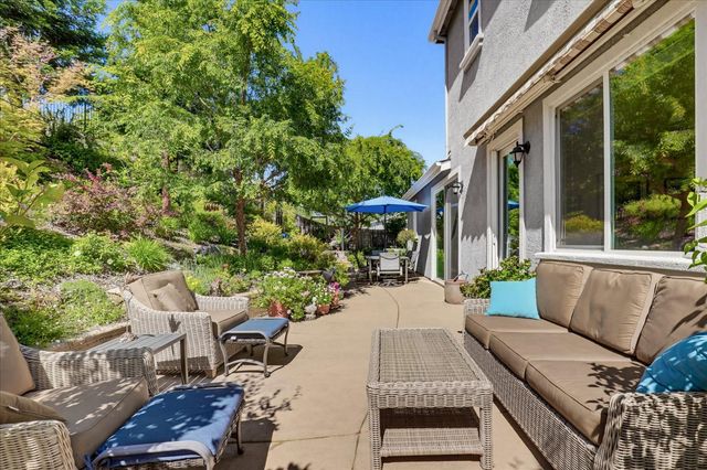 21590 Cascade Crossing Rd, Grass Valley, CA 95949