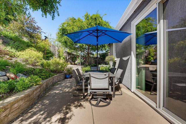 21590 Cascade Crossing Rd, Grass Valley, CA 95949