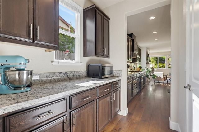 21590 Cascade Crossing Rd, Grass Valley, CA 95949