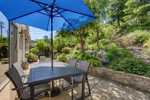 21590 Cascade Crossing Rd, Grass Valley, CA 95949