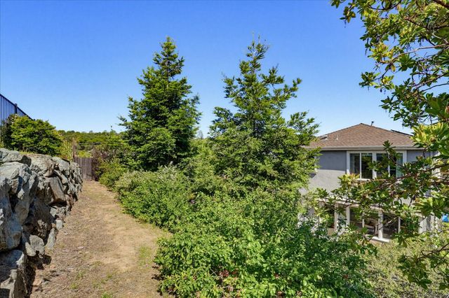 21590 Cascade Crossing Rd, Grass Valley, CA 95949