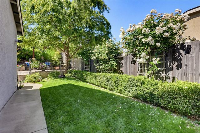 21590 Cascade Crossing Rd, Grass Valley, CA 95949