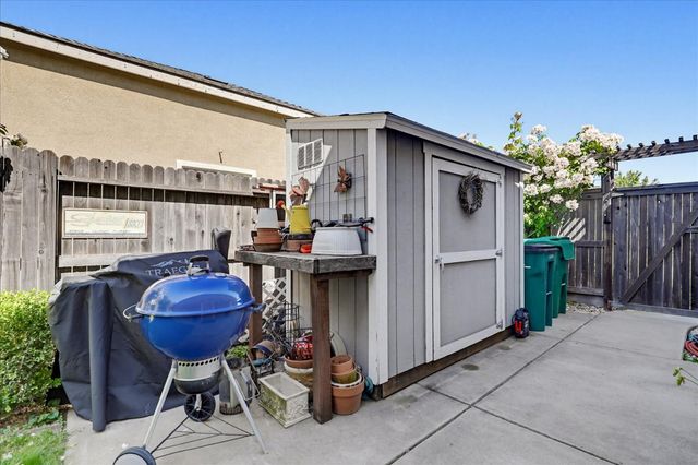 21590 Cascade Crossing Rd, Grass Valley, CA 95949