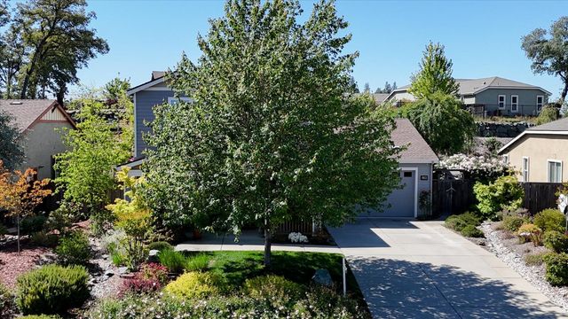 21590 Cascade Crossing Rd, Grass Valley, CA 95949
