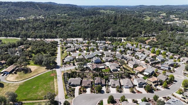 21590 Cascade Crossing Rd, Grass Valley, CA 95949